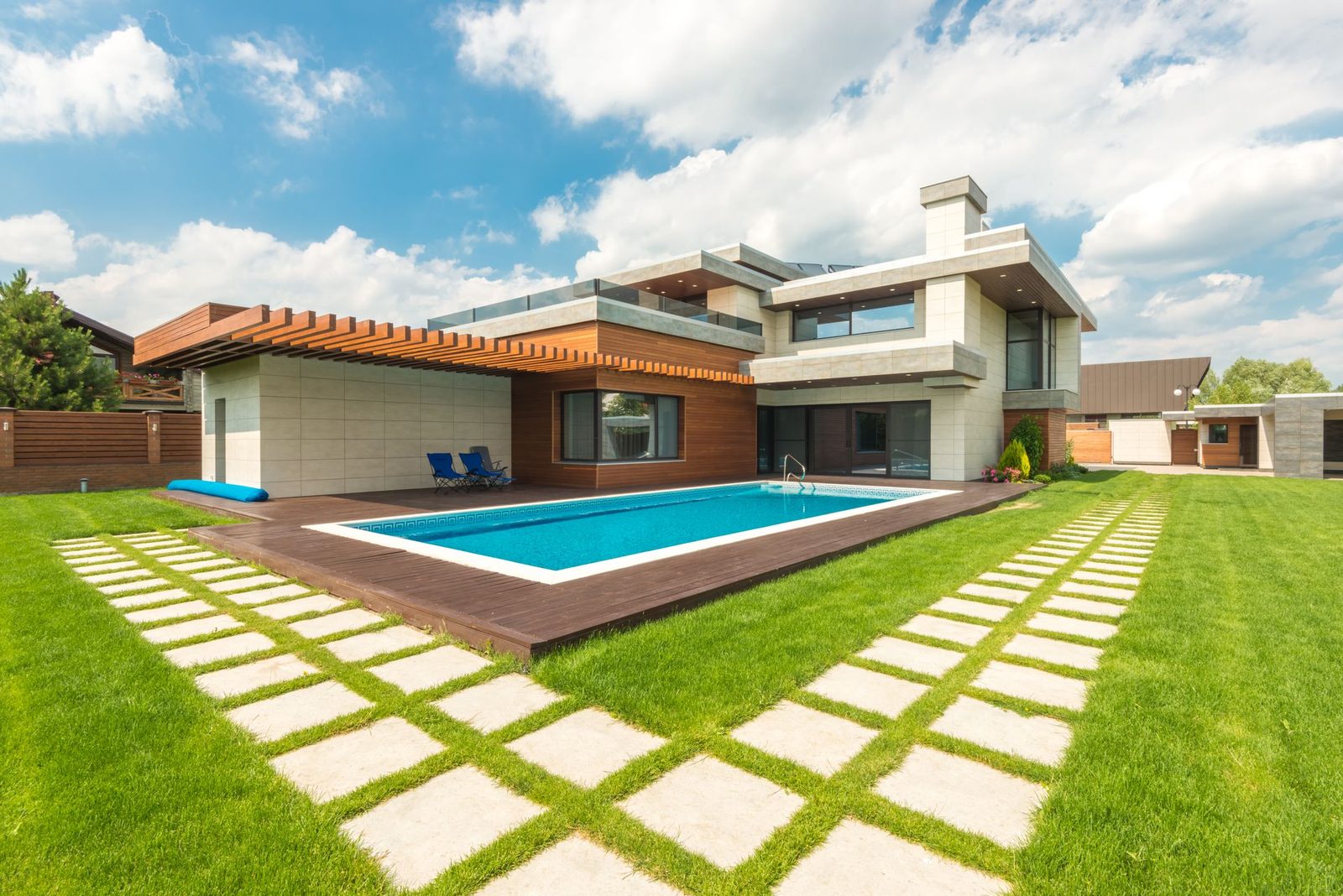 Stepping-stone pavers leading across the lawn to the pool โ design inspiration